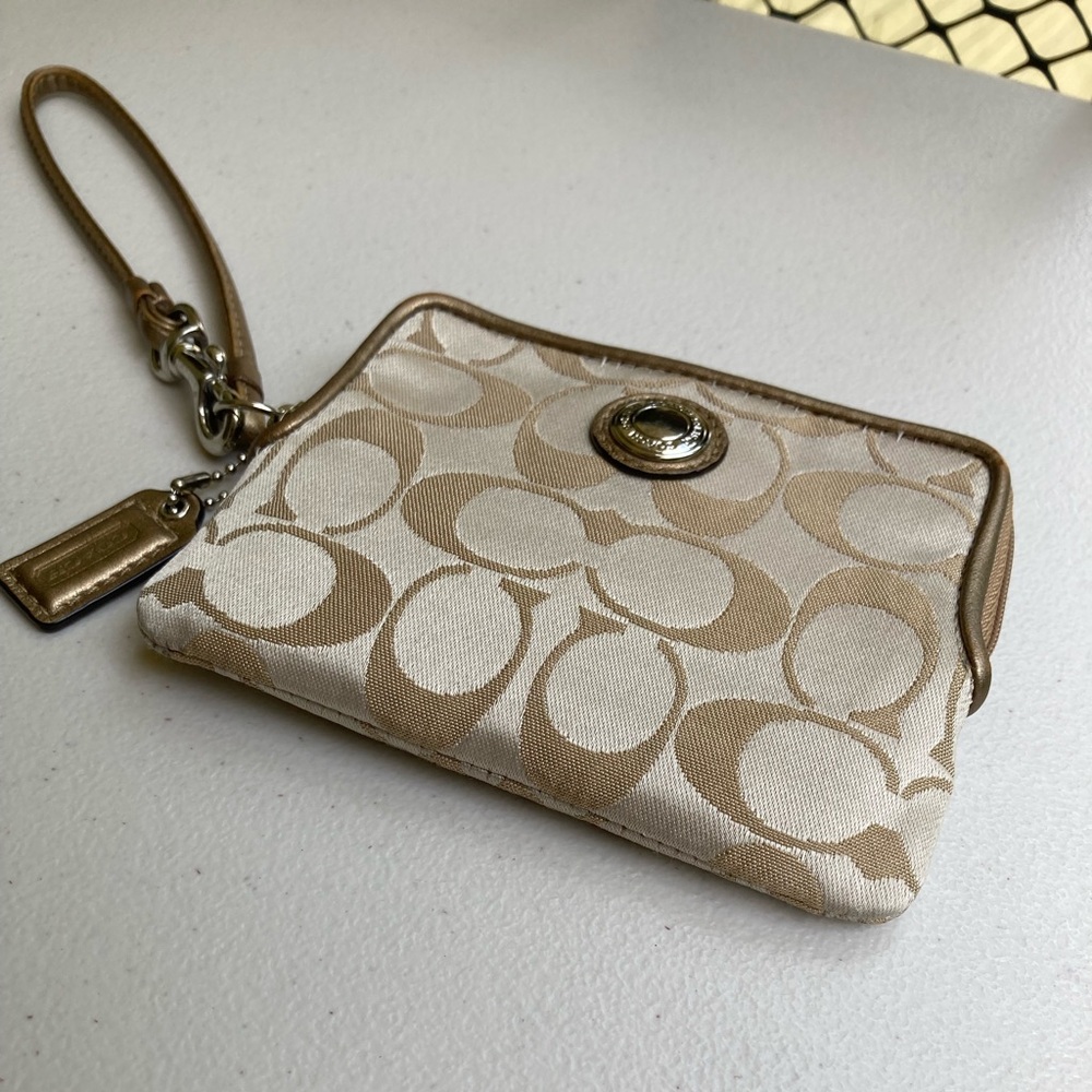 Coach Daisy Signature C Light Khaki & Gold Tone Square Zipper Wallet Wristlet - Picture 13 of 17
